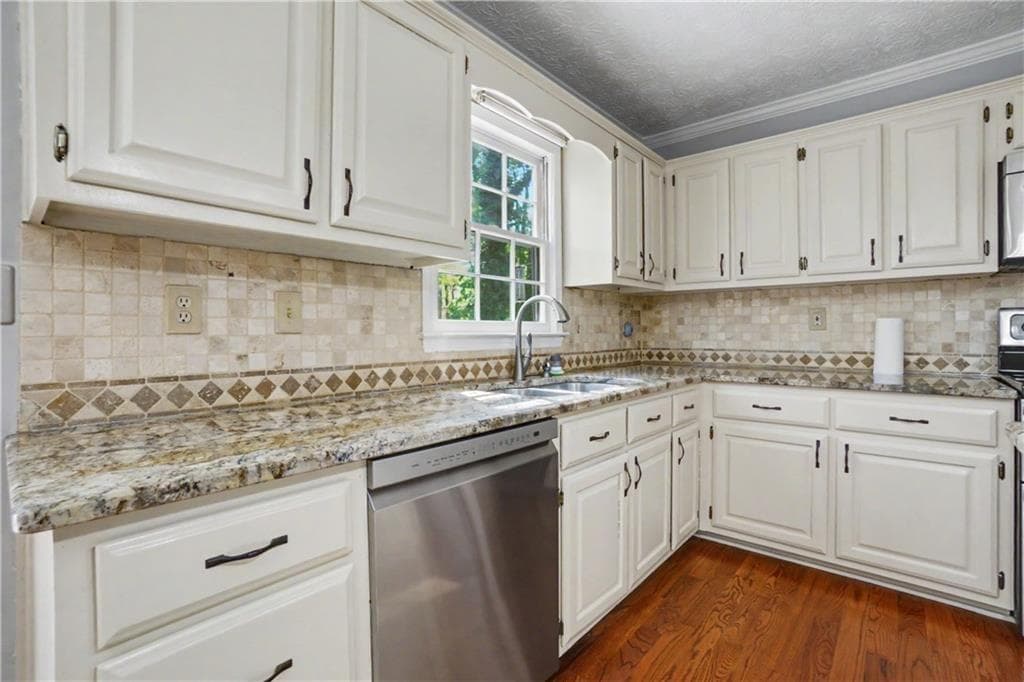 4 bedroom, 3 bathroom, 3,140 sq ft single family residence for sale at 2072 Perrin Drive, Lawrenceville, GA 30043 — photo 10