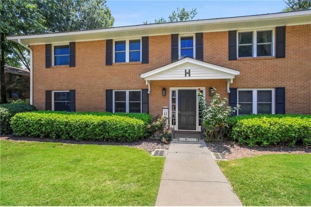 2 bedroom, 2 bathroom, 1,000 sq ft condominium under contract at 3510 Roswell Road H1, Atlanta, GA 30326