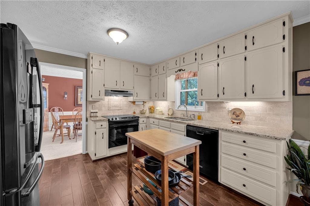 3 bedroom, 3 bathroom, 2,736 sq ft single family residence for sale at 4894 Watson Mill Court, Loganville, GA 30052 — photo 10