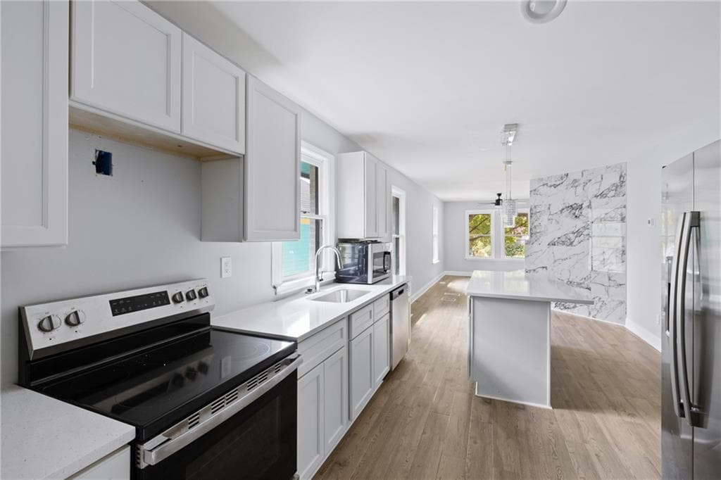 2 bedroom, 1 bathroom, 885 sq ft single family residence for sale at 554 Lawton Street, Atlanta, GA 30310 — photo 4
