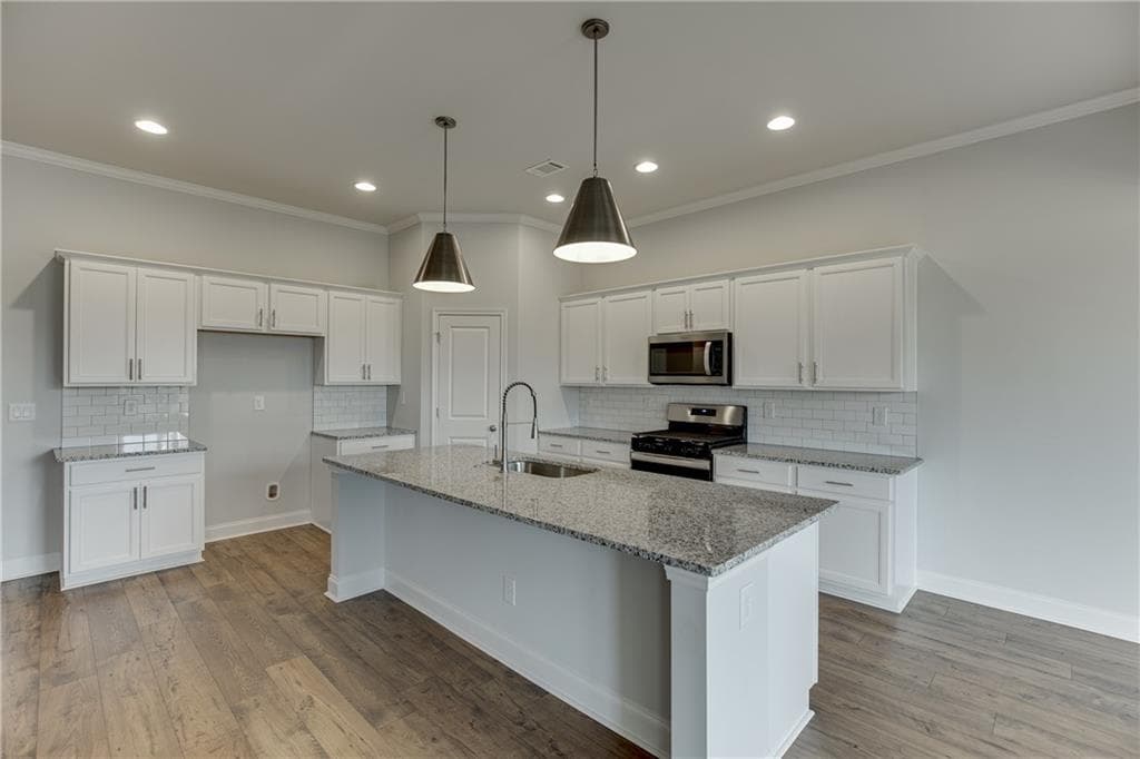 3 bedroom, 2 bathroom, 2,009 sq ft single family residence for sale at 210 Oakdale Road, Jefferson, GA 30549 — photo 10