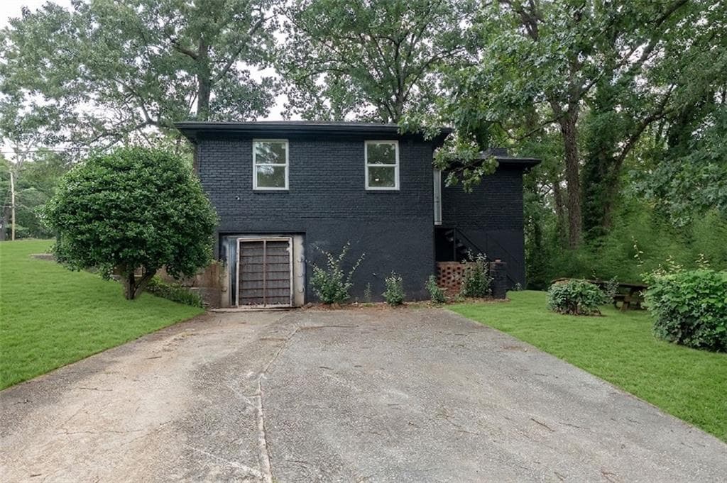 3 bedroom, 2 bathroom, 2,489 sq ft single family residence under contract at 1913 Flintwood Drive, Atlanta, GA 30316 — photo 3