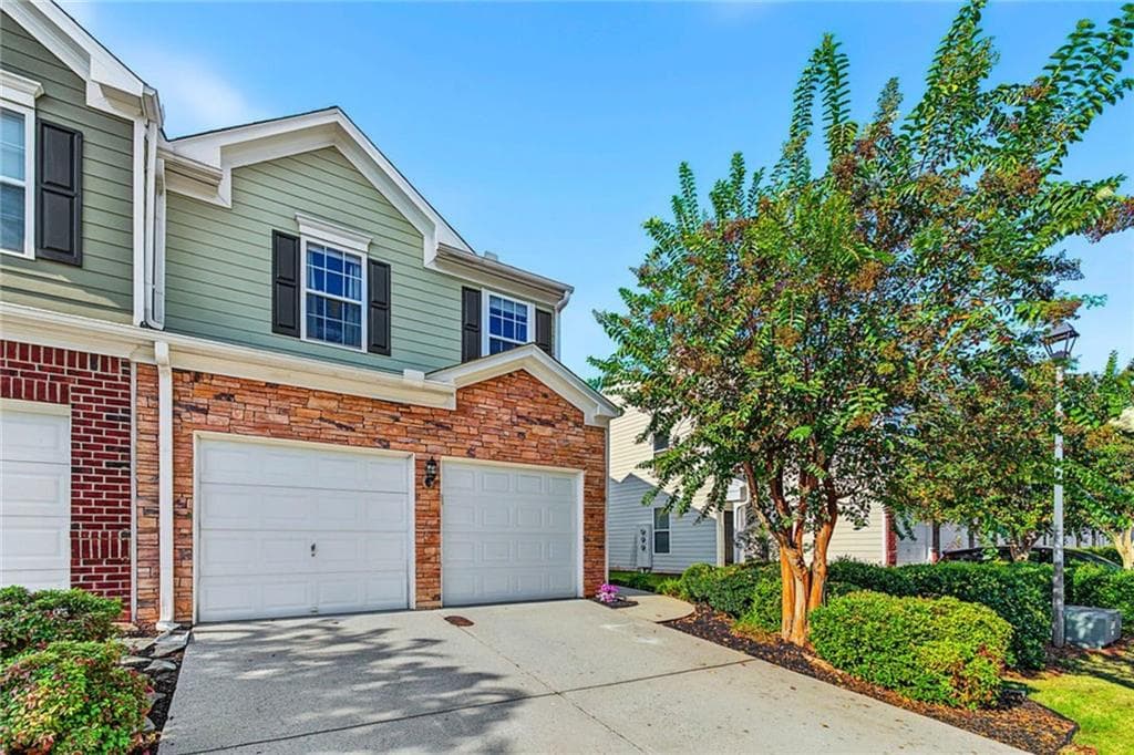 3 bedroom, 3 bathroom, 1,748 sq ft townhouse under contract at 131 Flatwood Trail, Marietta, GA 30066 — photo 2