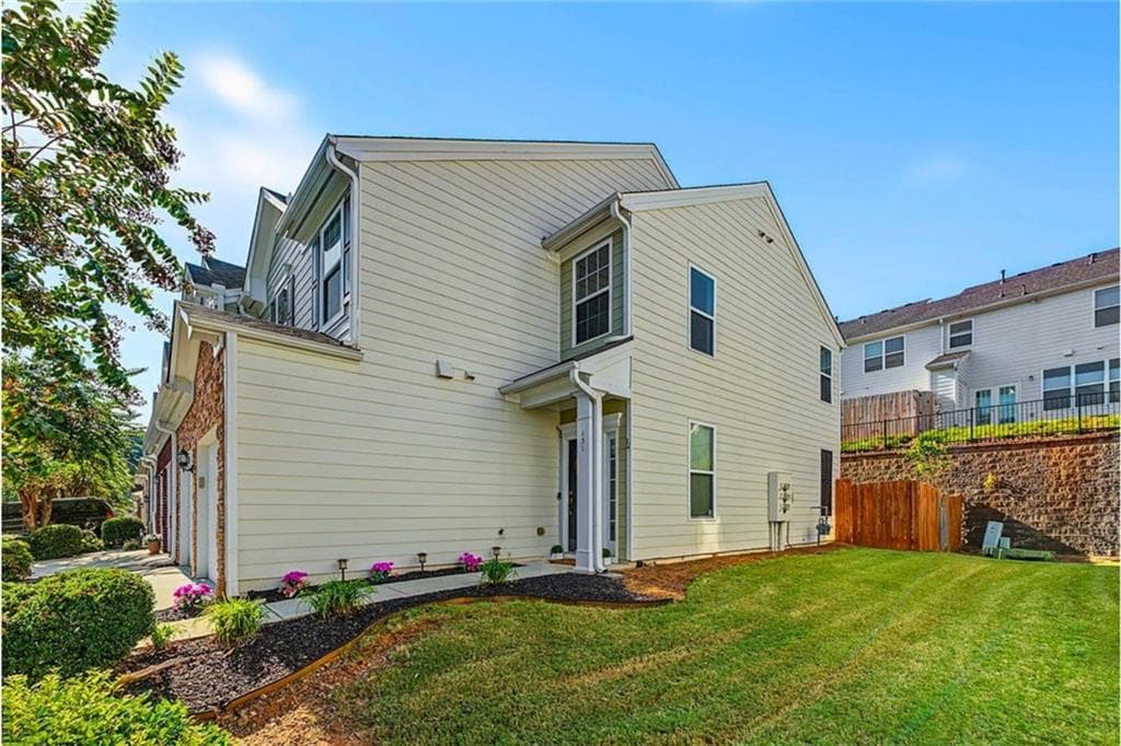 3 bedroom, 3 bathroom, 1,748 sq ft townhouse under contract at 131 Flatwood Trail, Marietta, GA 30066 — photo 3