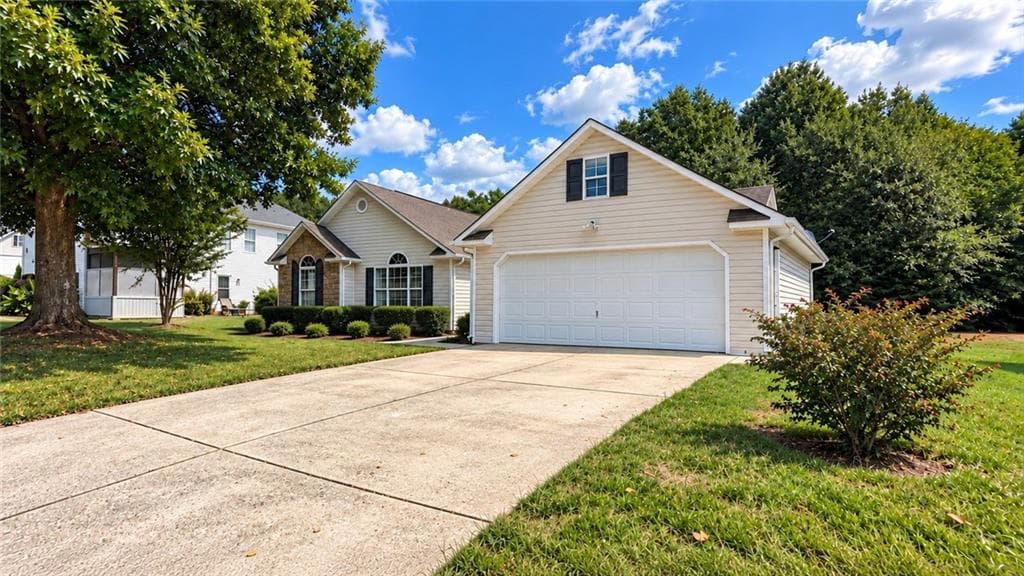 3 bedroom, 2 bathroom, 1,970 sq ft single family residence for sale at 6330 Queensdale Drive, Douglasville, GA 30135 — photo 2