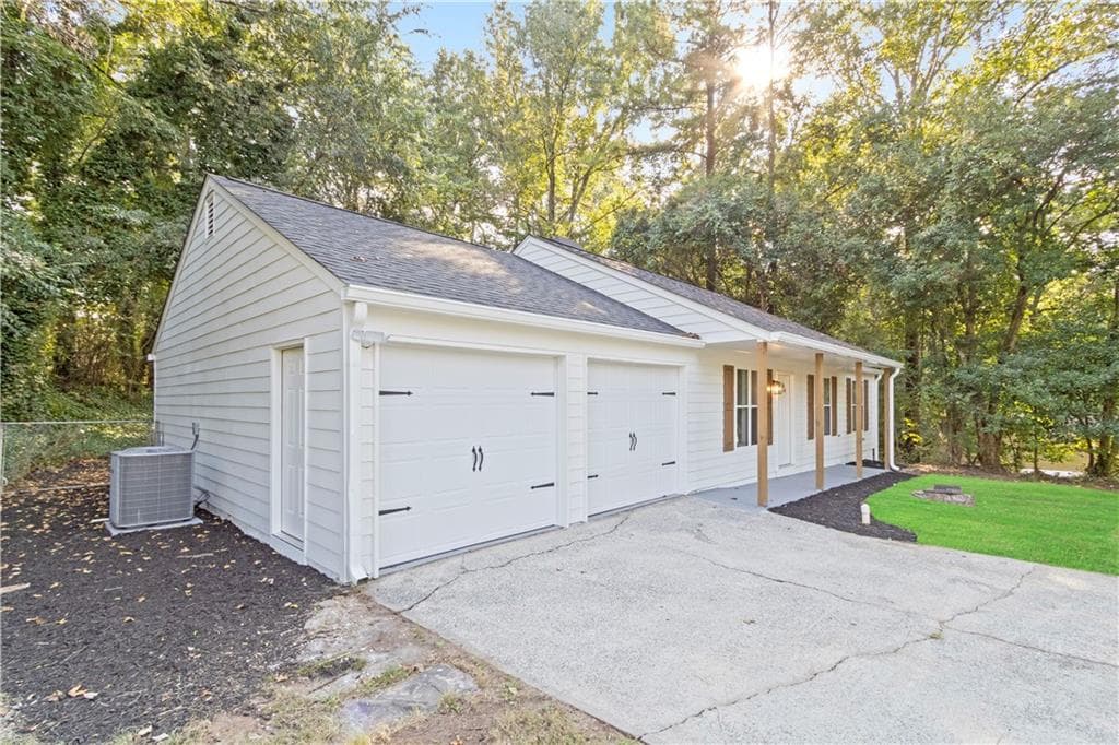 3 bedroom, 2 bathroom, 1,240 sq ft single family residence for sale at 134 Apple Valley Drive, Woodstock, GA 30188 — photo 2