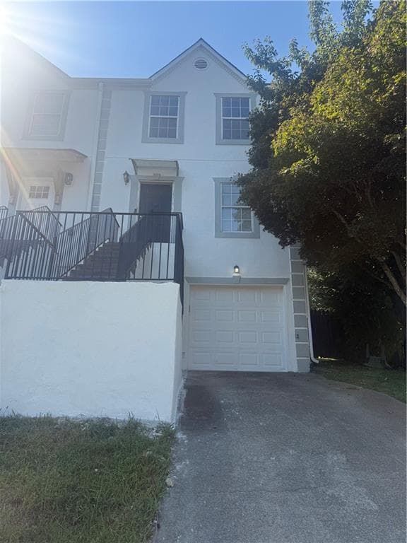 2 bedroom, 3 bathroom, 1,700 sq ft townhouse for rent at 1859 Barrington Court, Marietta, GA 30066 for $1,695 a month — photo 1 of 20