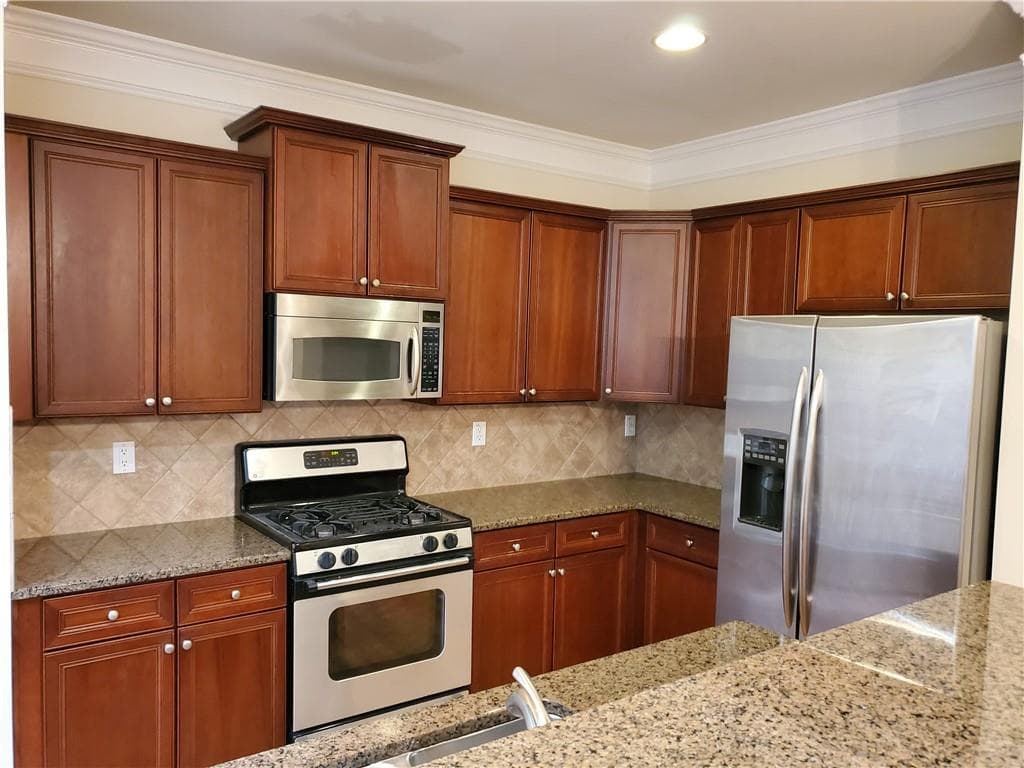 3 bedroom, 3 bathroom, 1,684 sq ft townhouse for rent at 6153 Briggs Way, Johns Creek, GA 30097 for $2,700 a month — photo 8