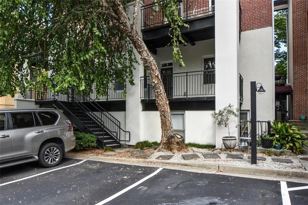 1 bedroom, 2 bathroom, 811 sq ft condominium for sale at 985 Ponce De Leon Avenue 202, Atlanta, GA 30306 — photo 1 of 41