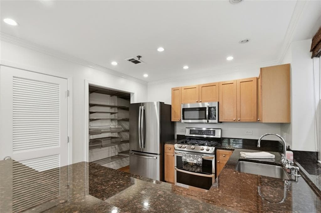 1 bedroom, 2 bathroom, 811 sq ft condominium for sale at 985 Ponce De Leon Avenue 202, Atlanta, GA 30306 — photo 8