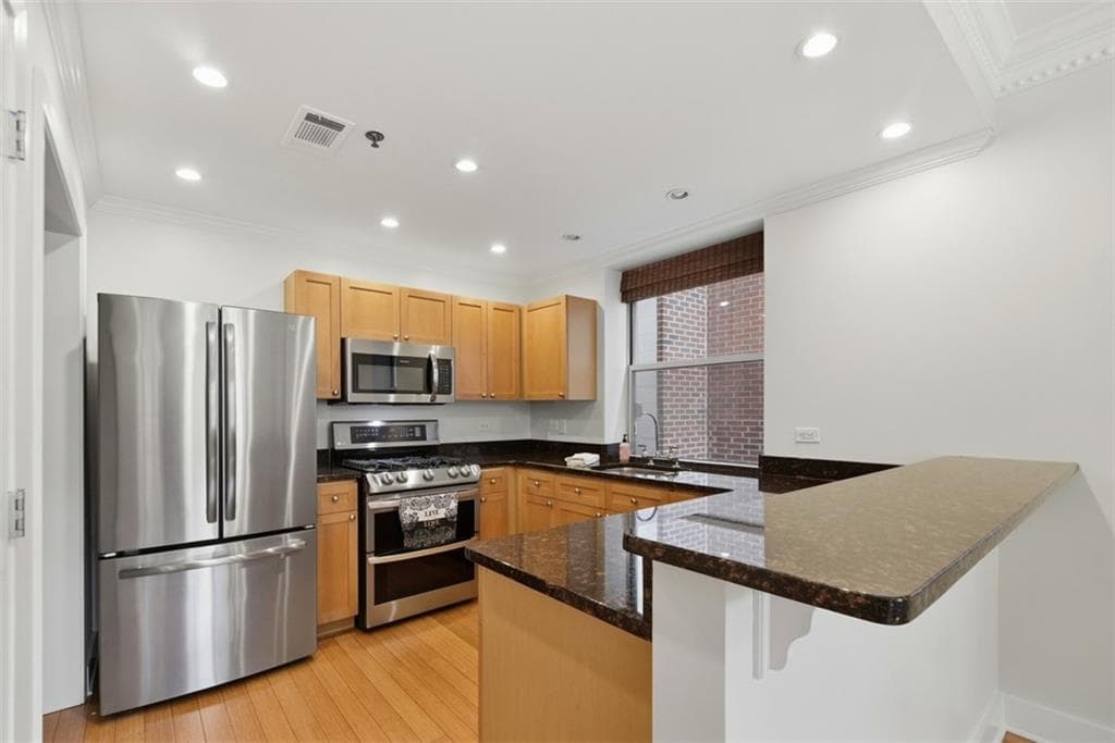 1 bedroom, 2 bathroom, 811 sq ft condominium for sale at 985 Ponce De Leon Avenue 202, Atlanta, GA 30306 — photo 9