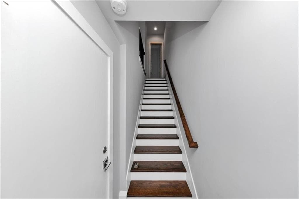 3 bedroom, 3 bathroom, 1,746 sq ft townhouse for rent at 725 Taylor Court, Atlanta, GA 30324 for $3,500 a month — photo 3