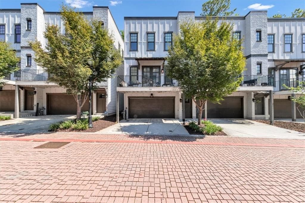 3 bedroom, 3 bathroom, 1,746 sq ft townhouse for rent at 725 Taylor Court, Atlanta, GA 30324 for $3,500 a month — photo 1 of 33