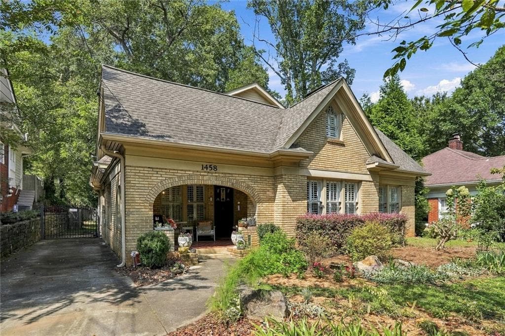 4 bedroom, 3 bathroom, 2,700 sq ft single family residence for sale at 1458 N Highland Avenue, Atlanta, GA 30306 — photo 4