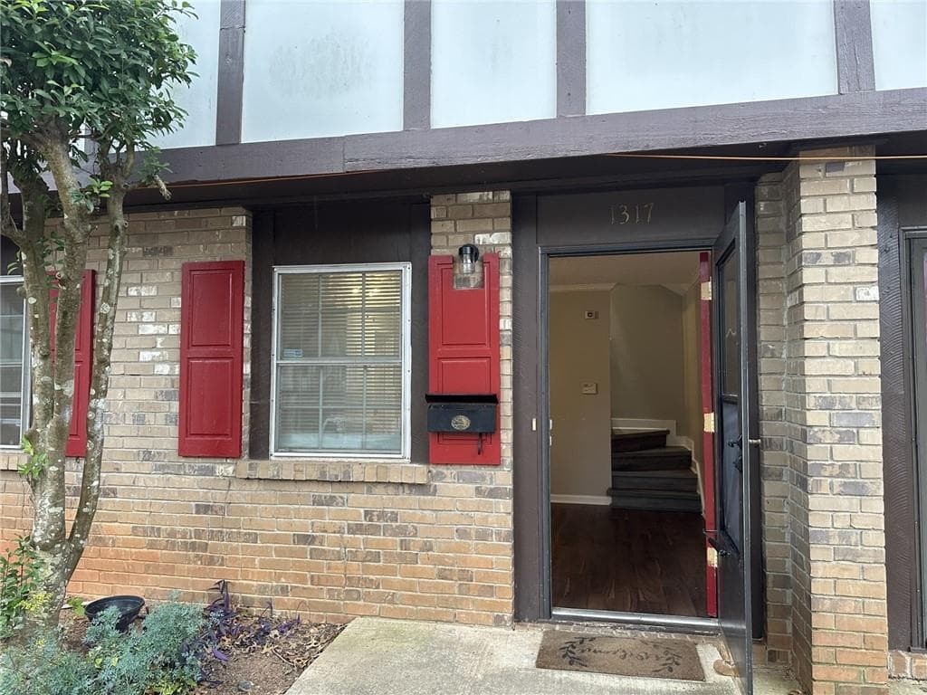 3 bedroom, 3 bathroom, 1,364 sq ft condominium for rent at 1317 Kingsgate Drive, Stone Mountain, GA 30083 for $1,950 a month — photo 1 of 22