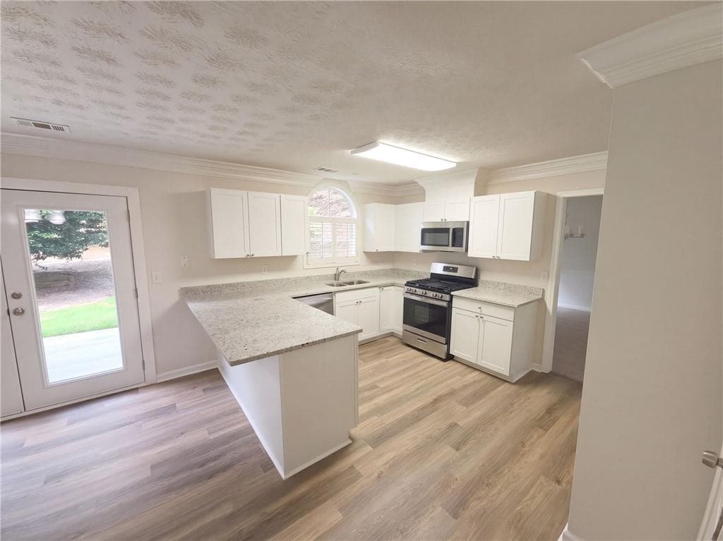 4 bedroom, 3 bathroom, 2,522 sq ft single family residence for sale at 3205 Summit Place Drive, Loganville, GA 30052 — photo 2