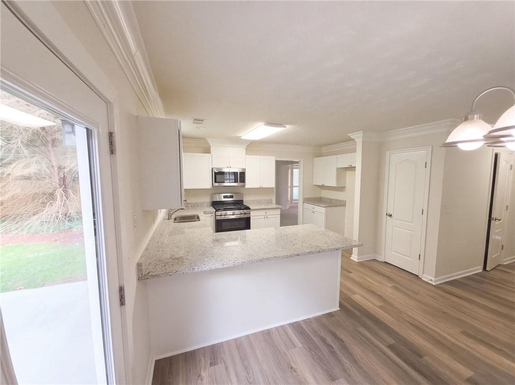 4 bedroom, 3 bathroom, 2,522 sq ft single family residence for sale at 3205 Summit Place Drive, Loganville, GA 30052 — photo 8