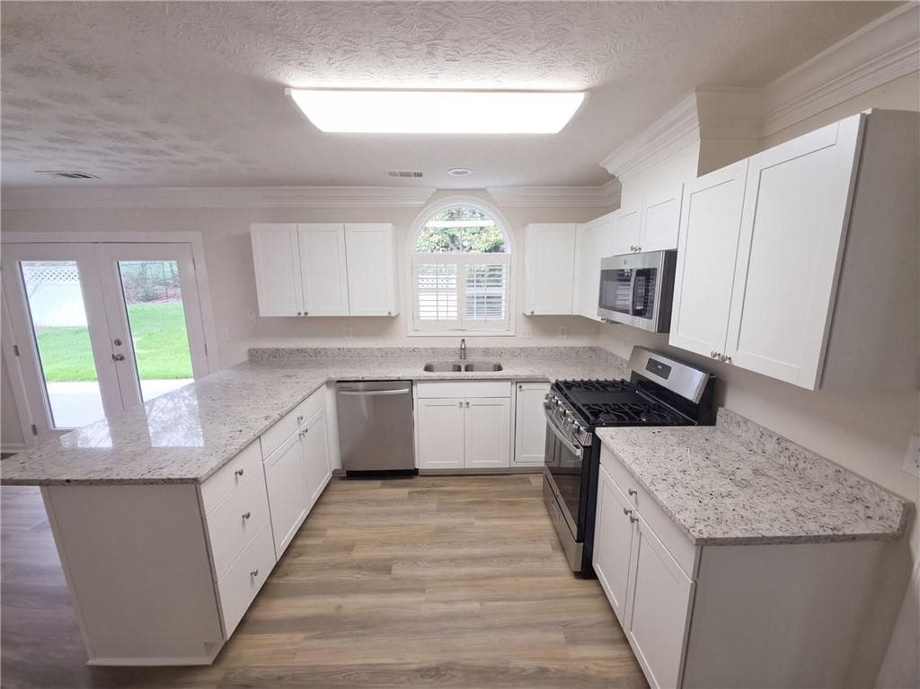4 bedroom, 3 bathroom, 2,522 sq ft single family residence for sale at 3205 Summit Place Drive, Loganville, GA 30052 — photo 9