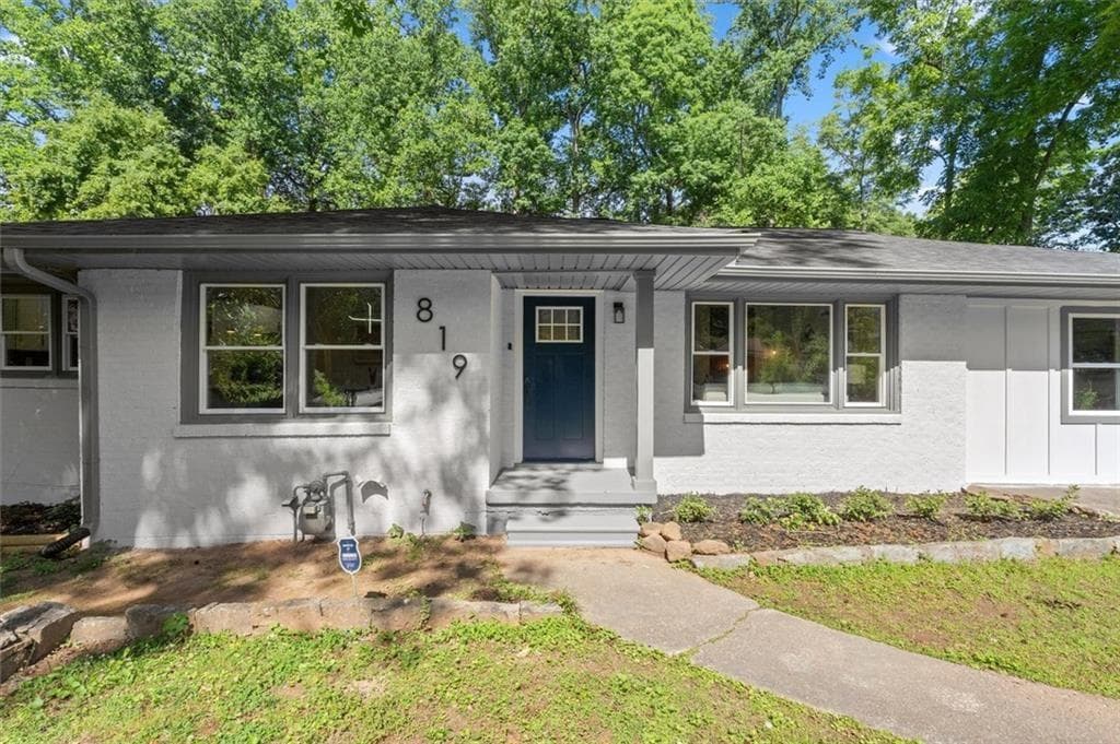 3 bedroom, 2 bathroom, 1,323 sq ft single family residence for sale at 819 Gresham Avenue, Atlanta, GA 30316 — photo 2