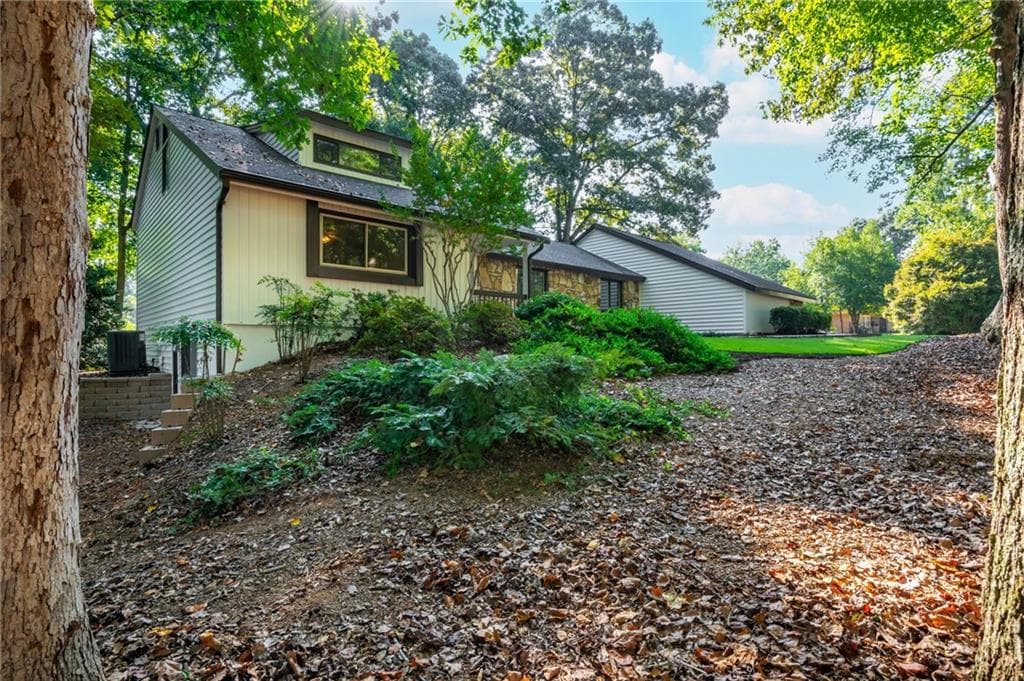 5 bedroom, 3 bathroom, 3,731 sq ft single family residence for sale at 3222 Turtle Lake Drive, Marietta, GA 30067 — photo 2