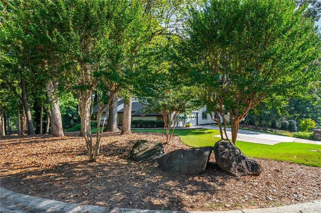 5 bedroom, 3 bathroom, 3,731 sq ft single family residence for sale at 3222 Turtle Lake Drive, Marietta, GA 30067 — photo 3