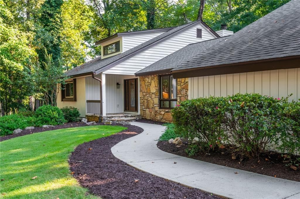 5 bedroom, 3 bathroom, 3,731 sq ft single family residence for sale at 3222 Turtle Lake Drive, Marietta, GA 30067 — photo 5