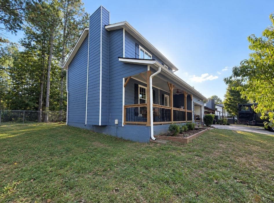 3 bedroom, 3 bathroom, 1,456 sq ft single family residence for sale at 1072 Casanova Court, Lawrenceville, GA 30044 — photo 2