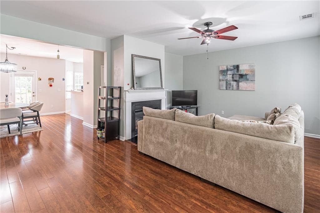 3 bedroom, 4 bathroom, 2,038 sq ft townhouse for sale at 1216 Park Pass Way, Suwanee, GA 30024 — photo 4