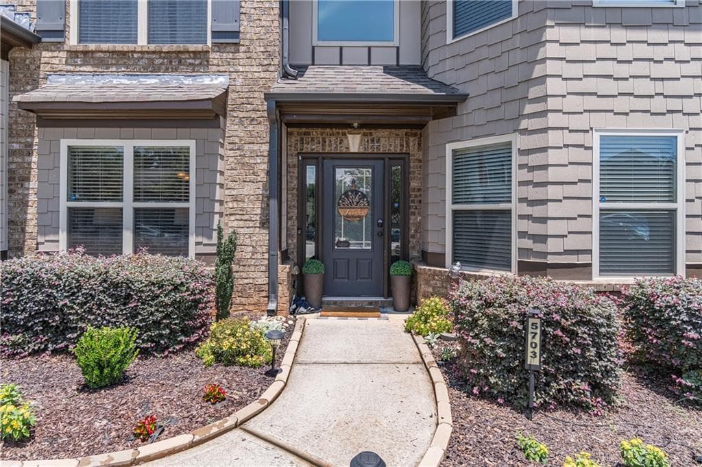 5 bedroom, 3 bathroom, 2,812 sq ft single family residence for sale at 5703 Shore Isle Court, Flowery Branch, GA 30542 — photo 6