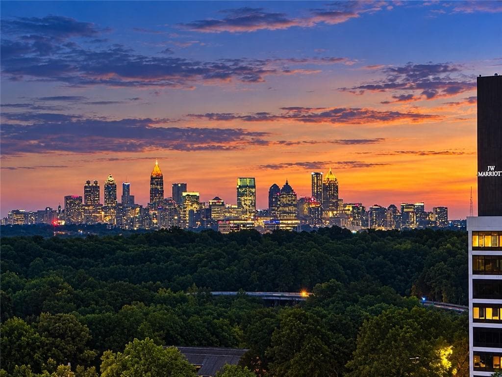 1 bedroom, 1 bathroom, 750 sq ft condominium for sale at 3481 Lakeside Drive 1905, Atlanta, GA 30326 — photo 2