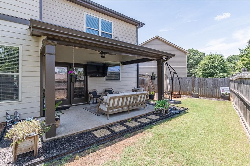 5 bedroom, 3 bathroom, 2,812 sq ft single family residence for sale at 5703 Shore Isle Court, Flowery Branch, GA 30542 — photo 4
