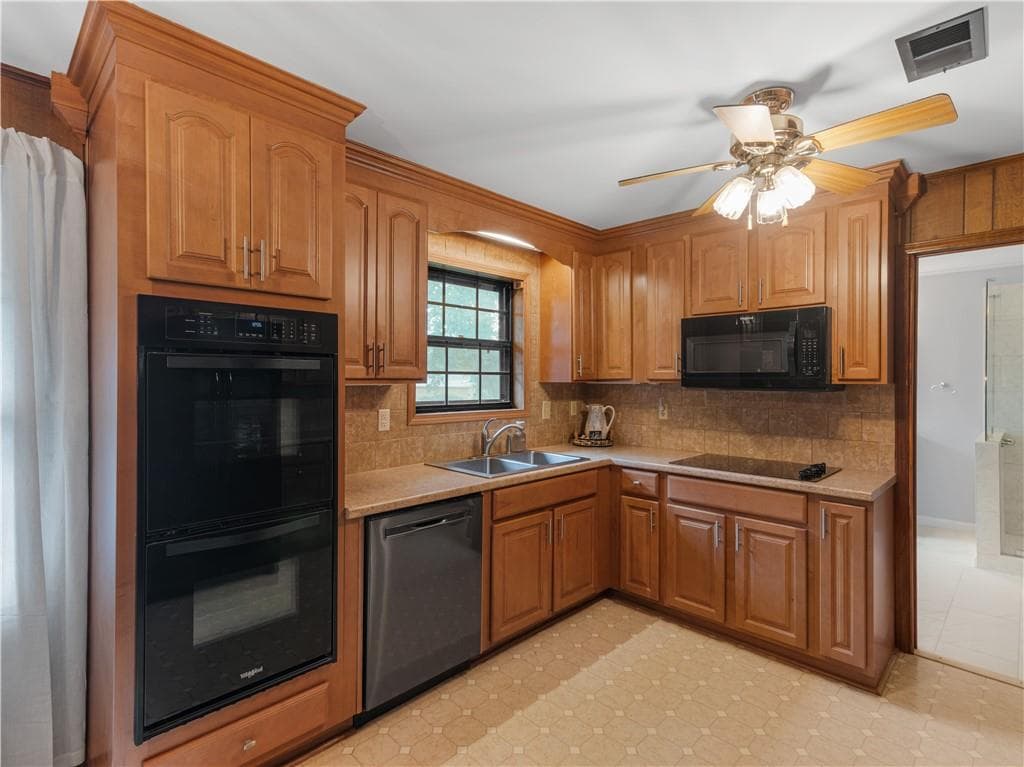 3 bedroom, 3 bathroom, 1,587 sq ft single family residence for sale at 8872 Teal Court, Jonesboro, GA 30236 — photo 5