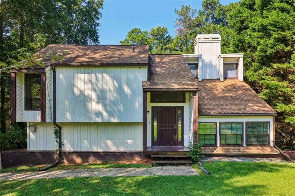 3 bedroom, 2 bathroom, 1,216 sq ft single family residence under contract at 6265 Camp Road, Riverdale, GA 30296