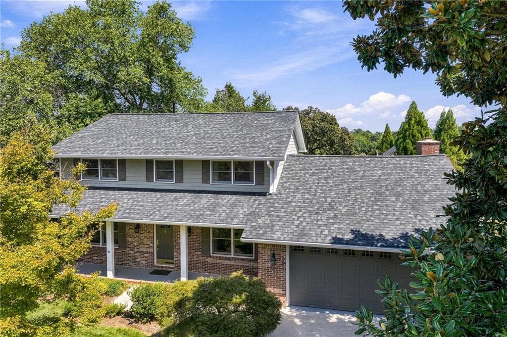 4 bedroom, 4 bathroom, 3,382 sq ft single family residence for sale at 1582 Riverside Drive, Gainesville, GA 30501 — photo 4