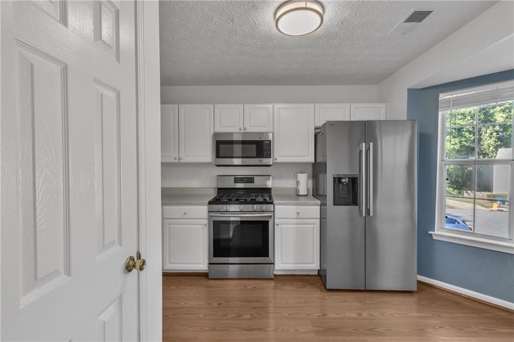 2 bedroom, 3 bathroom, 1,102 sq ft townhouse for sale at 3030 Jester Court, Duluth, GA 30096 — photo 4