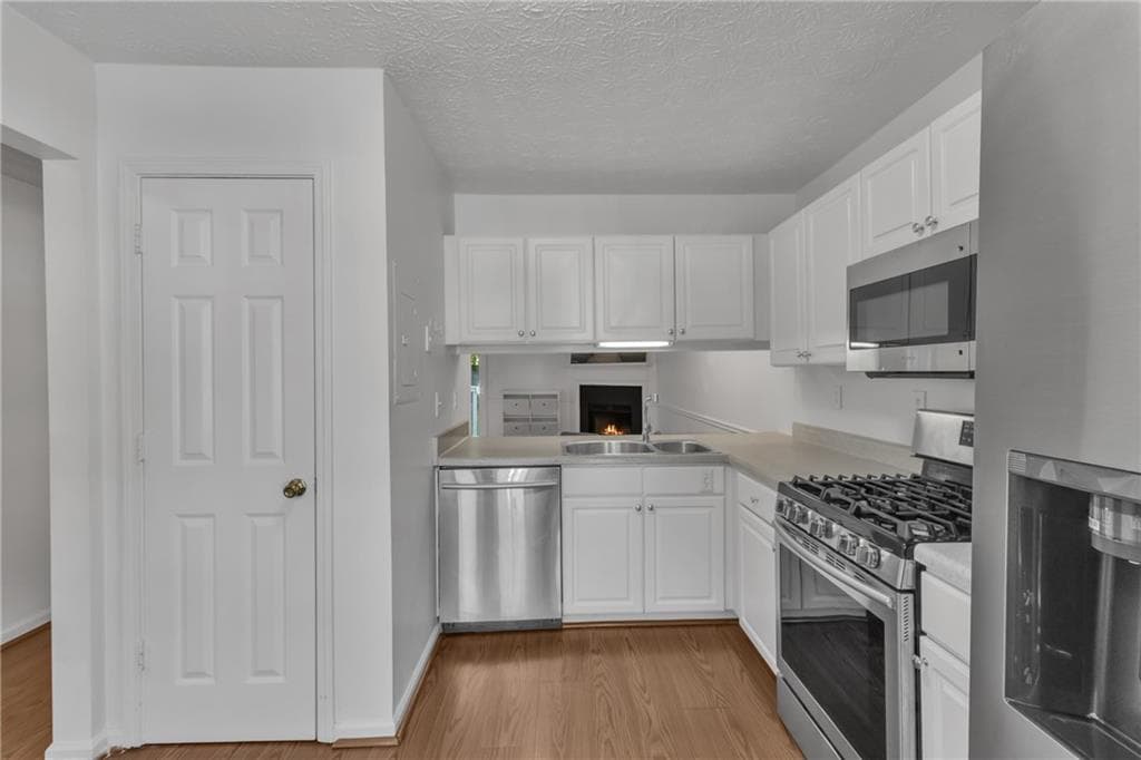 2 bedroom, 3 bathroom, 1,102 sq ft townhouse for sale at 3030 Jester Court, Duluth, GA 30096 — photo 8