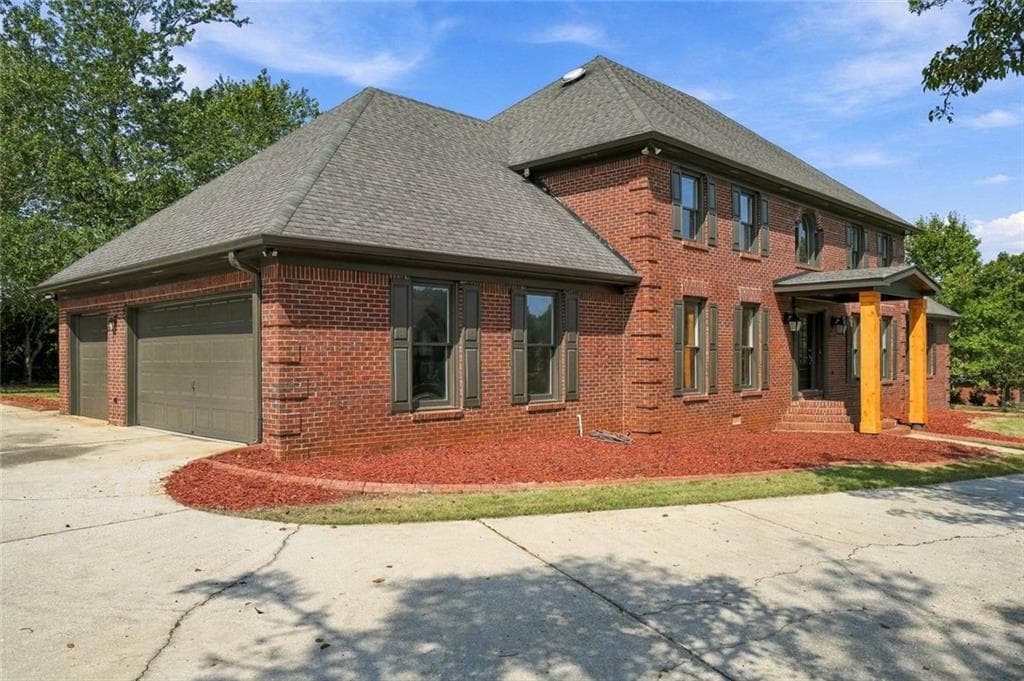 4 bedroom, 4 bathroom, 3,930 sq ft single family residence for sale at 961 Jimson Drive, Conyers, GA 30013 — photo 3