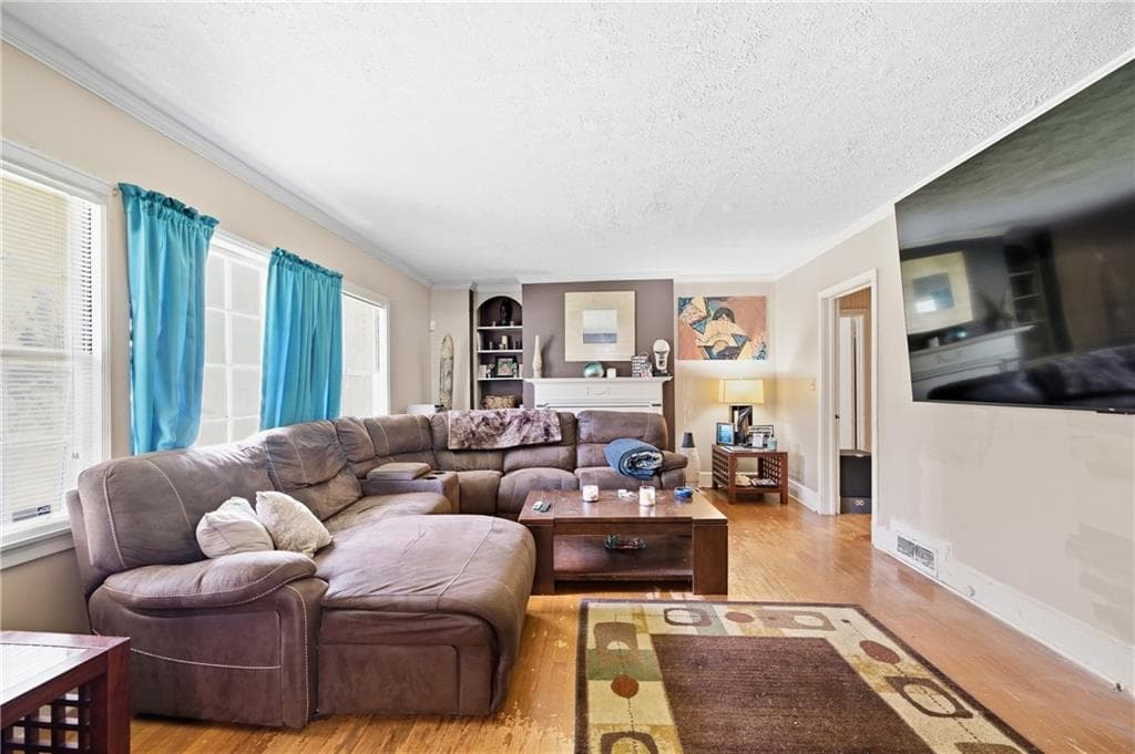 3 bedroom, 2 bathroom, 1,962 sq ft single family residence under contract at 1337 Pollard Drive, Atlanta, GA 30311 — photo 2