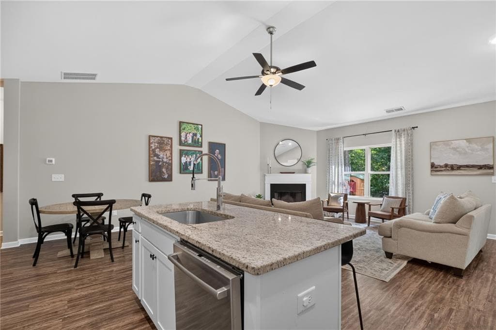 3 bedroom, 2 bathroom, 1,610 sq ft single family residence for sale at 432 Clematis Ct, Temple, GA 30179 — photo 6