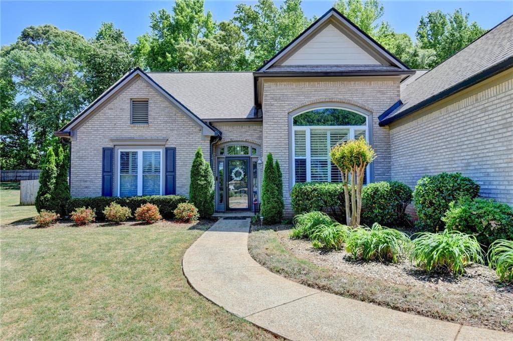 3 bedroom, 2 bathroom, 2,128 sq ft single family residence for rent at 5019 Weatherstone Drive, Buford, GA 30519 for $2,500 a month — photo 2