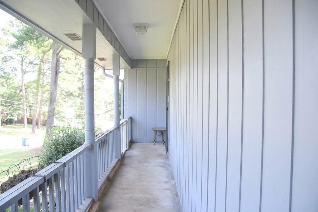6 bedroom, 4 bathroom, 3,548 sq ft single family residence for sale at 2588 Kings Way, Lawrenceville, GA 30044 — photo 3