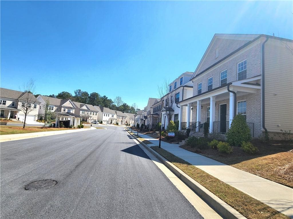 3 bedroom, 3 bathroom, 2,790 sq ft single family residence for sale at 1003 Shurcliff Lane, Johns Creek, GA 30097 — photo 4