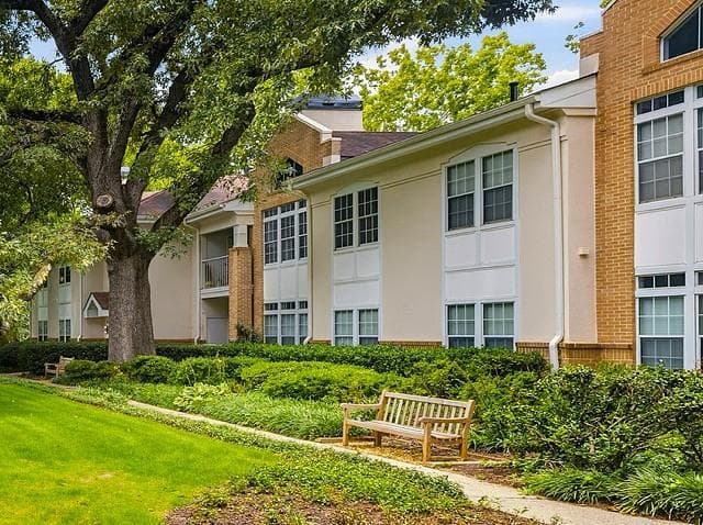 1 bedroom, 1 bathroom, 873 sq ft condominium for sale at 240 Renaissance Parkway 211, Atlanta, GA 30308 — photo 1 of 30