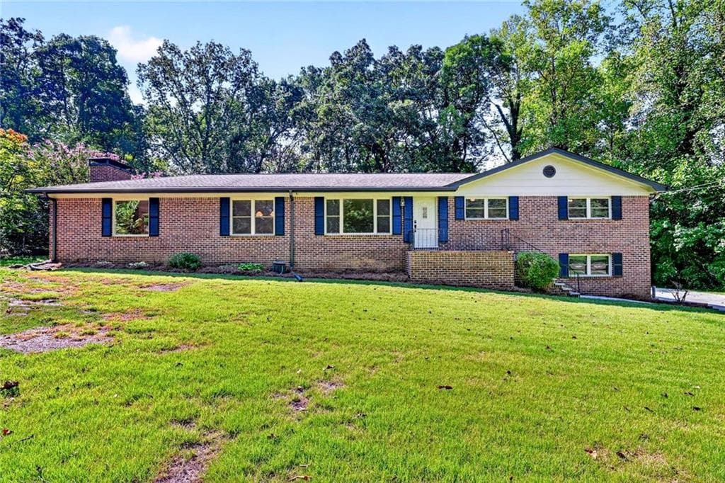 3 bedroom, 2 bathroom, 2,187 sq ft single family residence for sale at 1920 Sierra Drive, Marietta, GA 30062 — photo 2