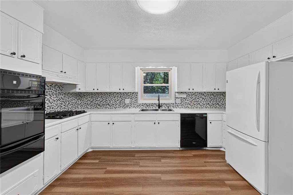 3 bedroom, 2 bathroom, 2,187 sq ft single family residence for sale at 1920 Sierra Drive, Marietta, GA 30062 — photo 9