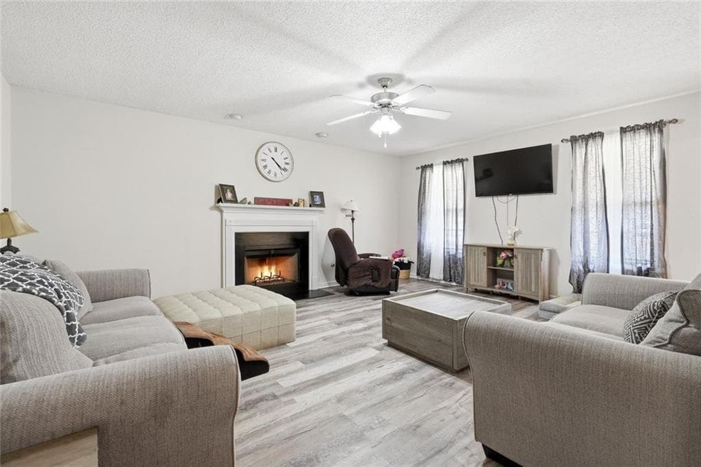 3 bedroom, 3 bathroom, 3,052 sq ft single family residence for sale at 363 Barrington Drive, Hiram, GA 30141 — photo 3