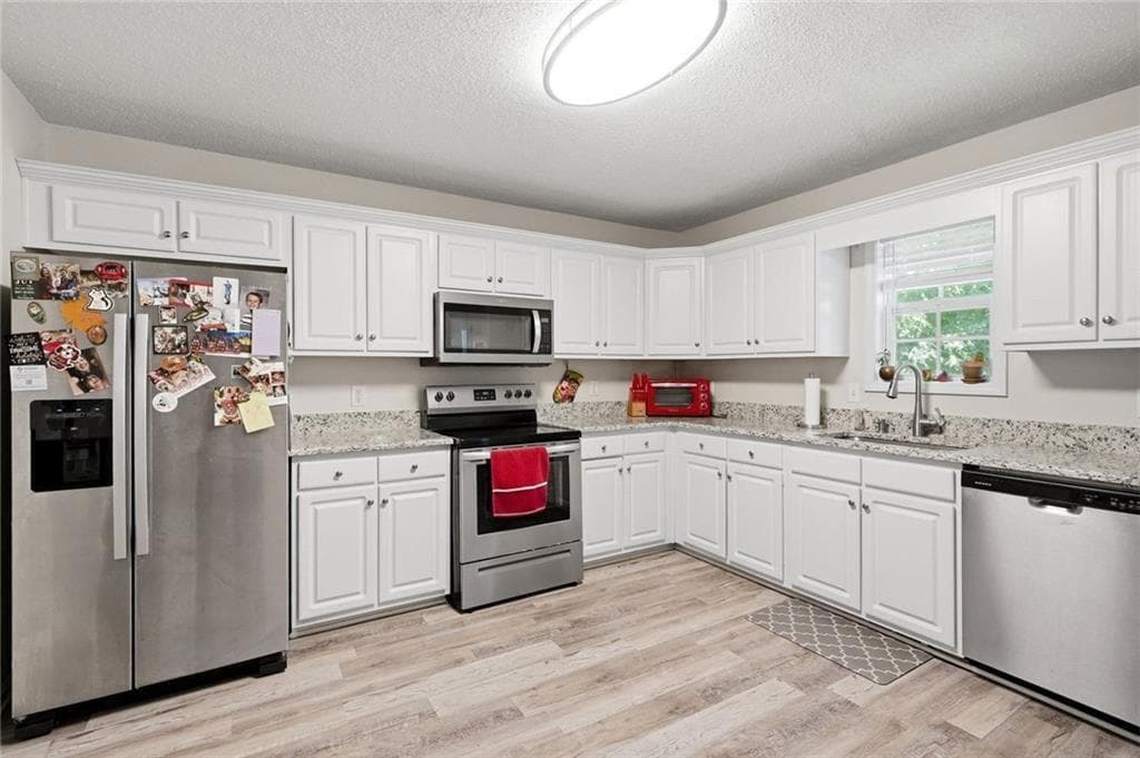 3 bedroom, 3 bathroom, 3,052 sq ft single family residence for sale at 363 Barrington Drive, Hiram, GA 30141 — photo 6