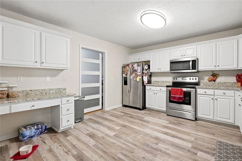 3 bedroom, 3 bathroom, 3,052 sq ft single family residence for sale at 363 Barrington Drive, Hiram, GA 30141 — photo 7