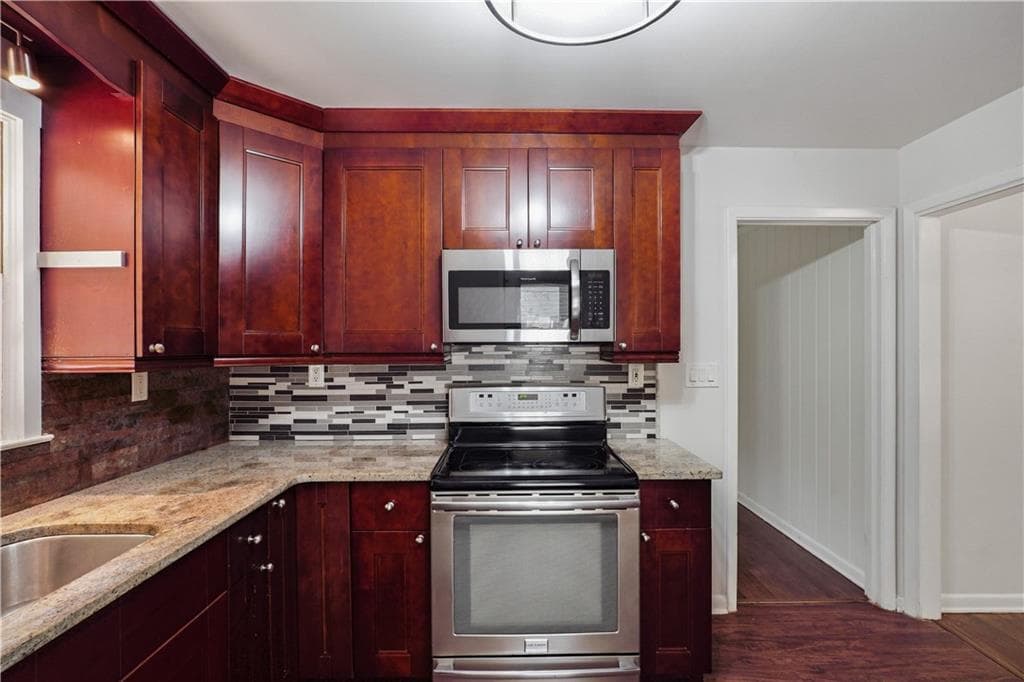 3 bedroom, 2 bathroom, 1,125 sq ft single family residence for sale at 3673 Canadian Way, Tucker, GA 30084 — photo 2