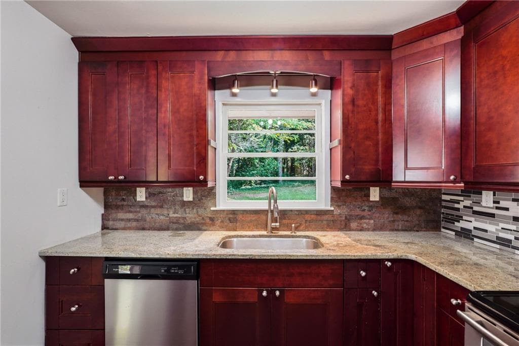 3 bedroom, 2 bathroom, 1,125 sq ft single family residence for sale at 3673 Canadian Way, Tucker, GA 30084 — photo 6